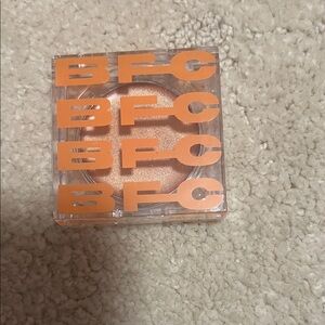 BFC Shimmering Pearlescent Taupe #08 Highlighter